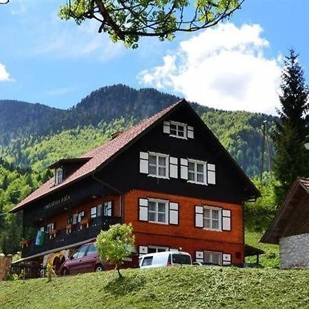 Smucarska Koca Bed & Breakfast Kotlje Екстериор снимка