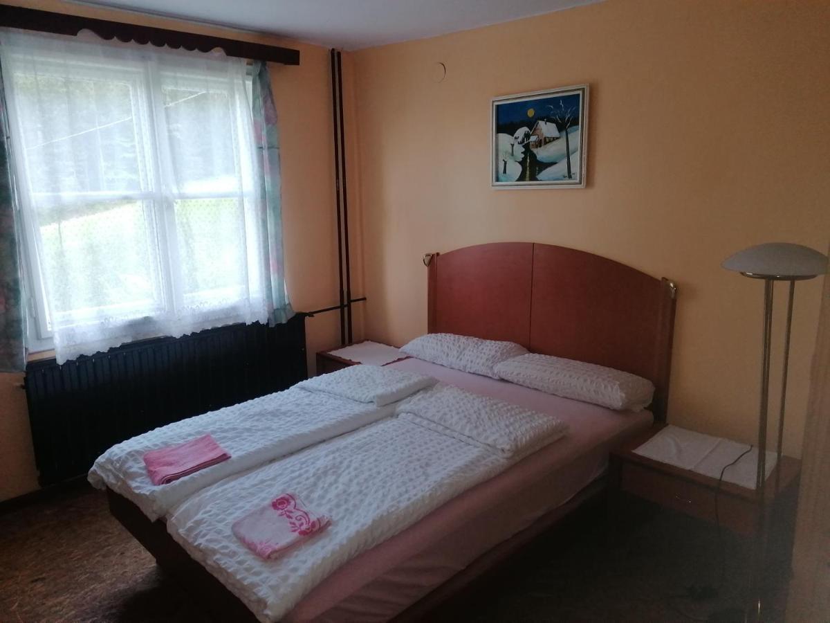 Smucarska Koca Bed & Breakfast Kotlje Екстериор снимка